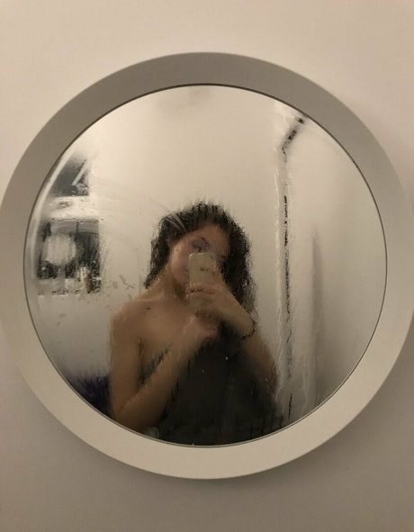 come lay with adile hd pornstar gallery