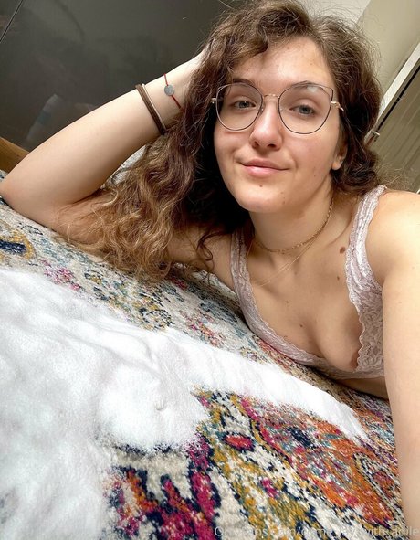 come lay with adile pornstar beautiful picture