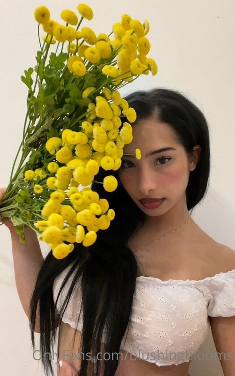 blushingblooms pornstar nude pic