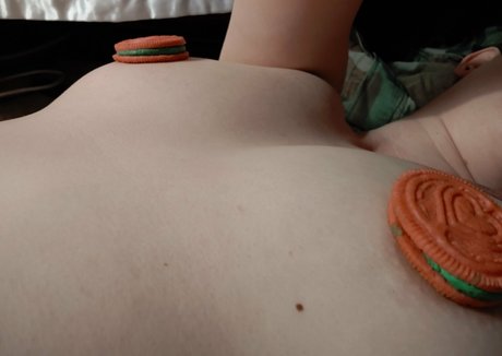 dickulousri nude actress image