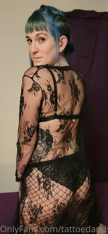 tattoedandsubmissive pornographic model pic