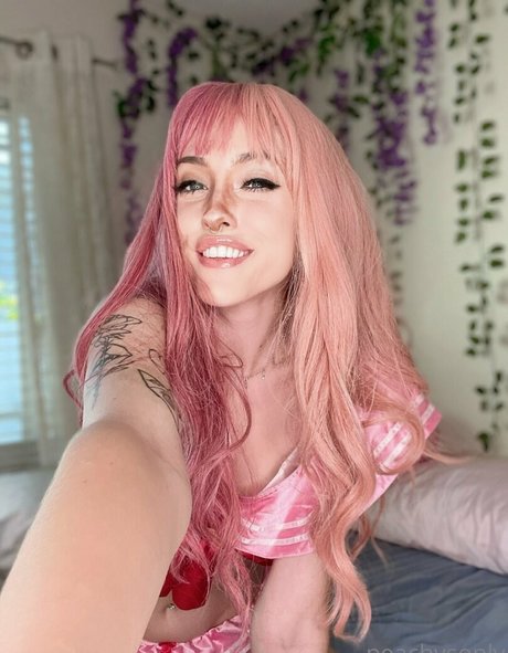 peachysonly naked model images