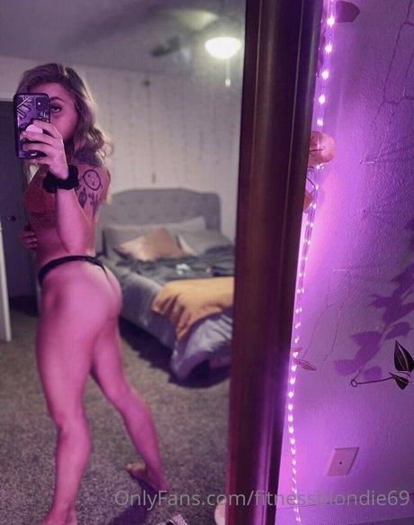 Libby Deranleau star erotic images