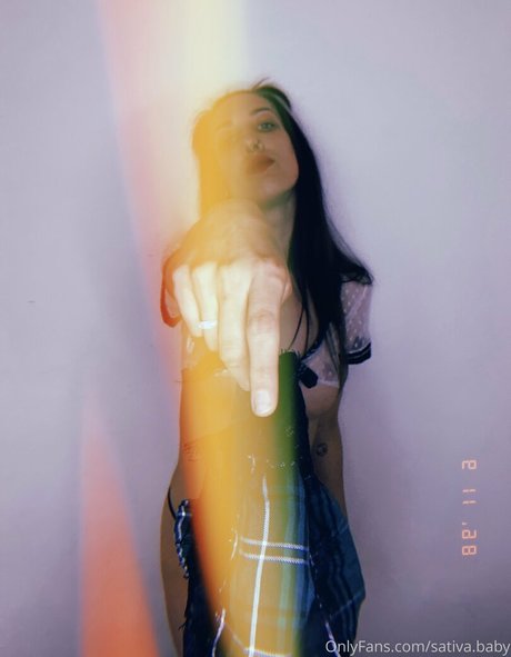 sativa bby model top img