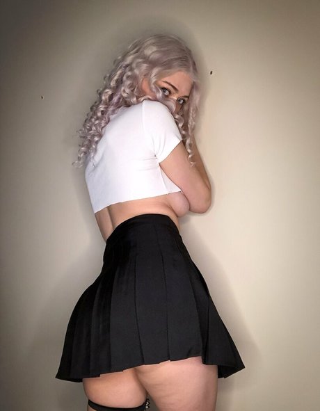 mell0wceleste naked model picture