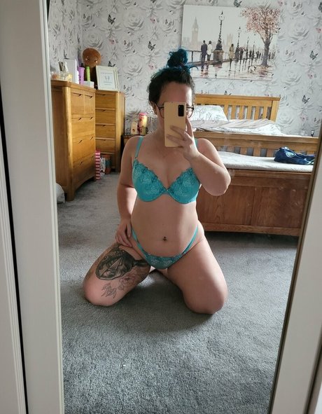 FlirtyDaniellaX star adult galleries