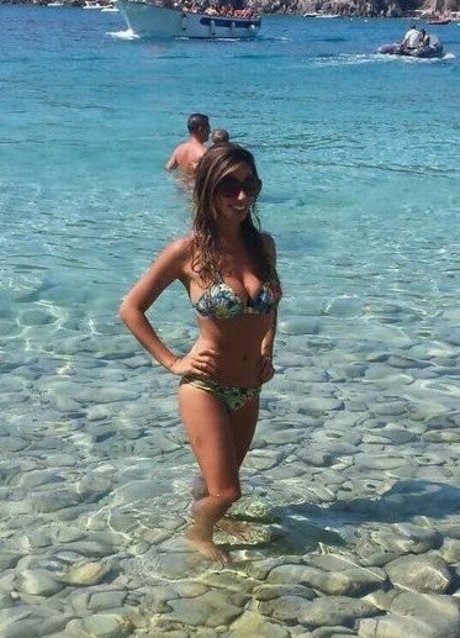 Estefy Lopez pretty model images