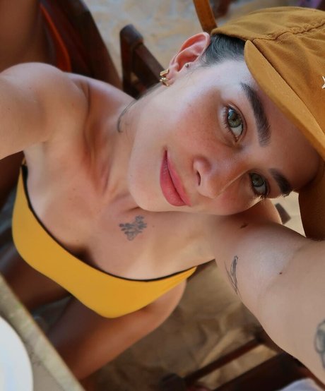 Laryssa Ayres nude star photo