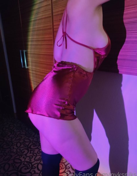 Nyks Niks beautiful actress images