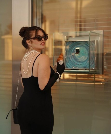 Alondra Larson porn actress galleries