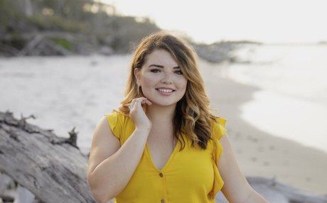 Alondra Larson model perfect img