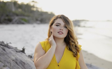 Alondra Larson model art archive