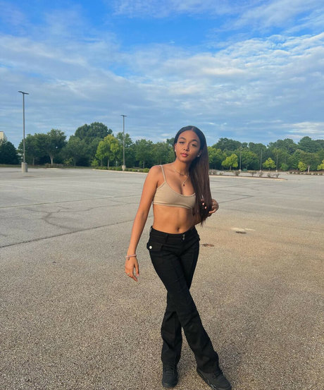 long onlyfans hot pic