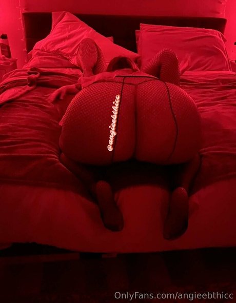 angieebthicc naked actress photo