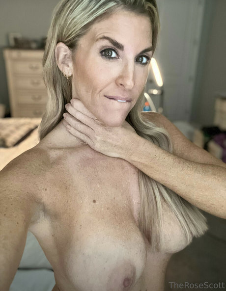 Rosescottvip naked star galleries