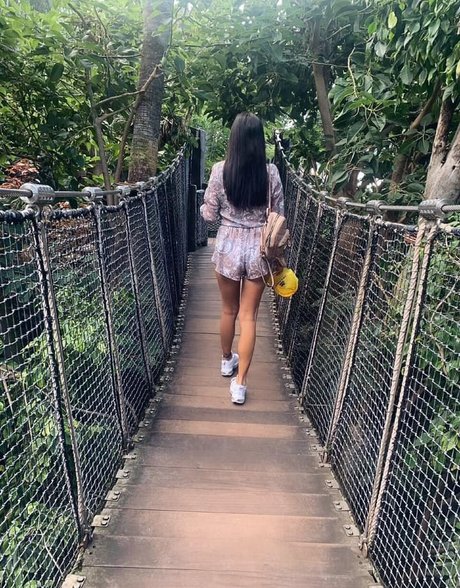 Chloe Reynolds pornstar adult pictures