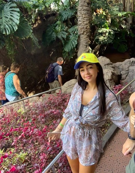 Chloe Reynolds art actress gallery