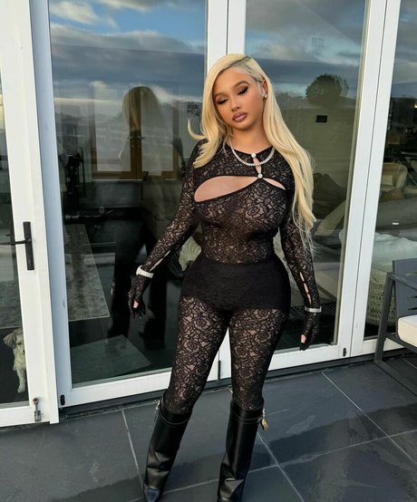 Alabama Barker xxx actress pictures