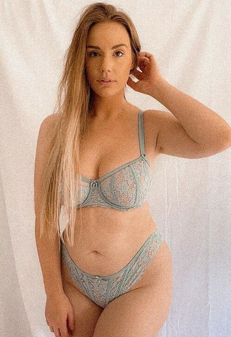 Amelia Jaane perfect actress photos