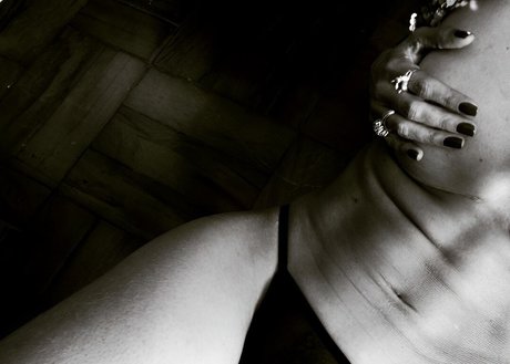 Krishna Mahon sexy actress pic