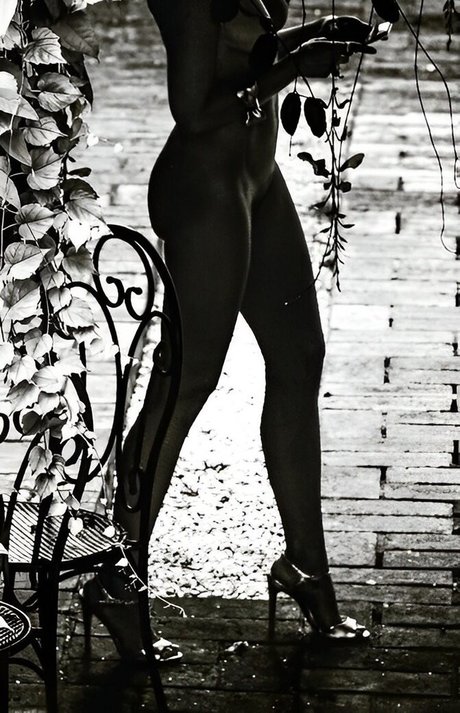 Krishna Mahon nude star picture