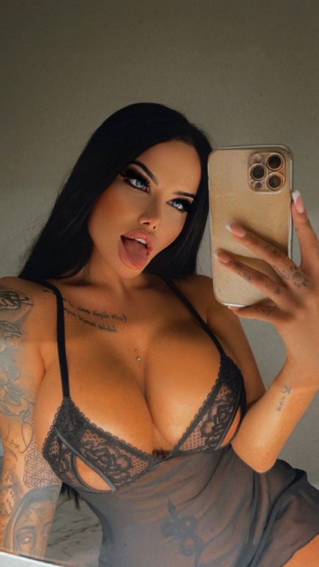 Enise Sude star nice photo