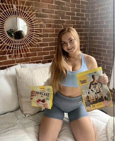 Marina Brooks_ pretty model pic