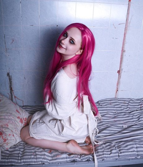 Trembola model high quality photo