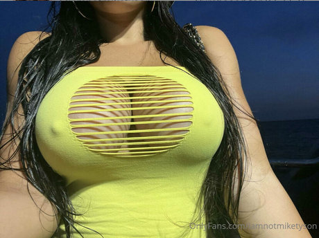 Tyson Daily Salomon_ erotic actress image