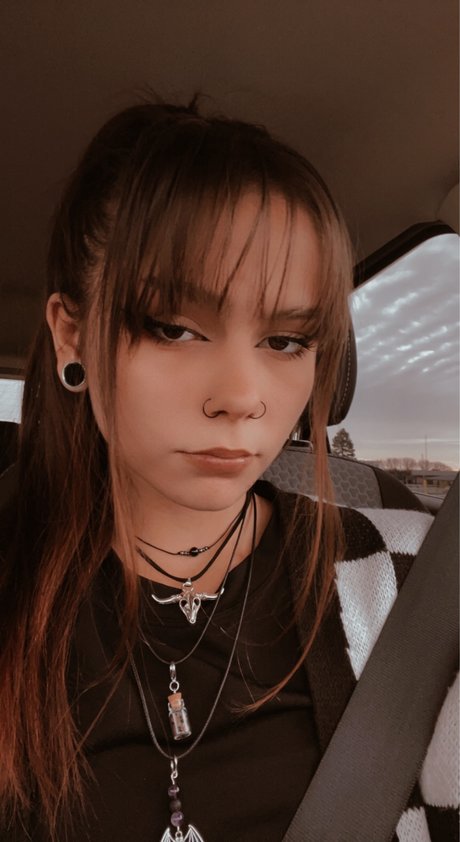 curvy teen onlyfans top pictures