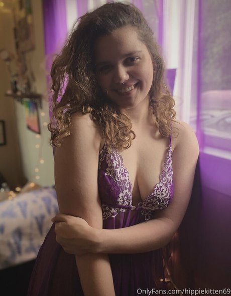 hippiekitten 420 naked model image