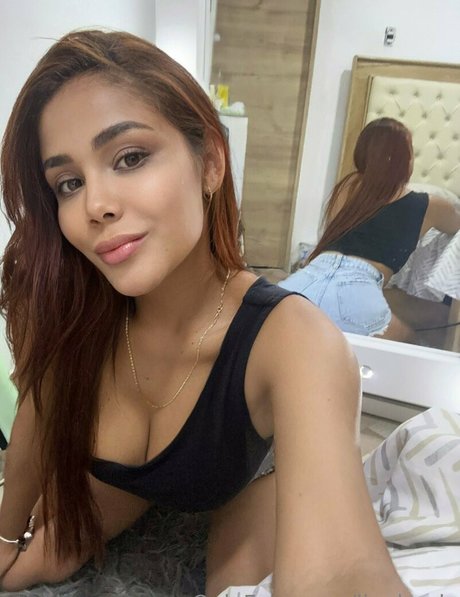 linaheals model naked pictures