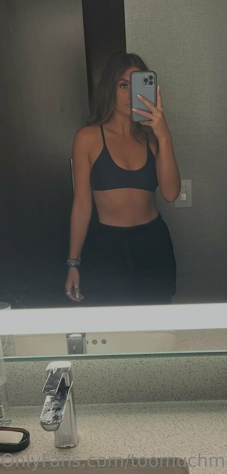 brunette petite onlyfans nice pic