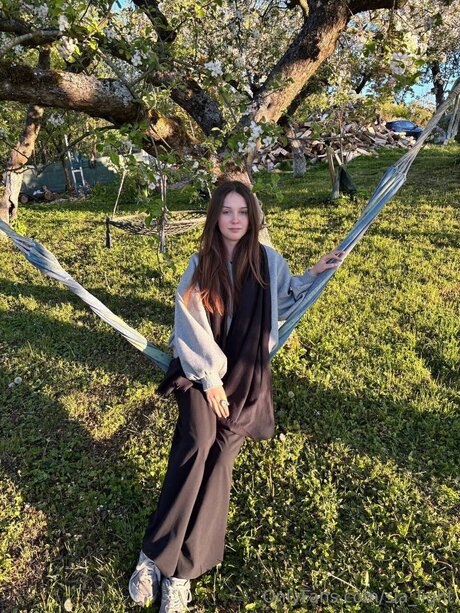 Sia Light hot star gallery