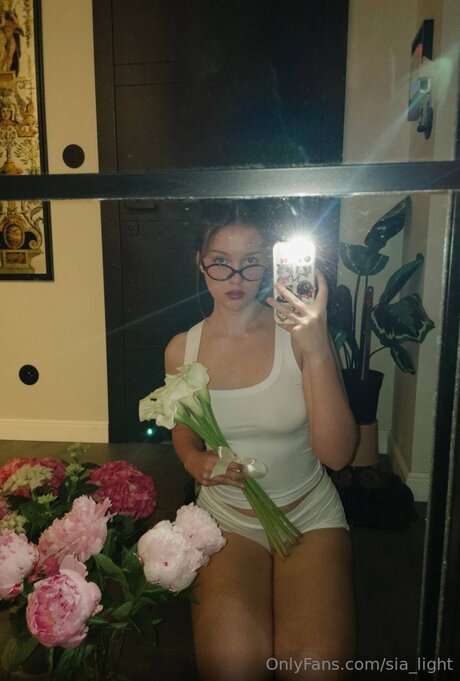 Sia Light xxx actress photo