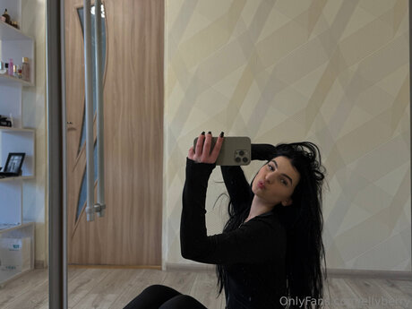 Ellyberry xxx star pictures