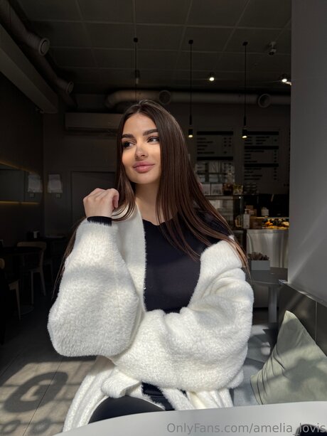 Amelia Lovis model hd pics