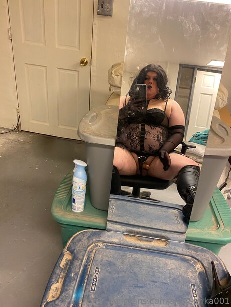 licking onlyfans pornographic images