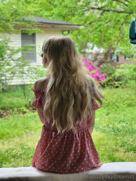 Dizzydaydreamzz naked star image