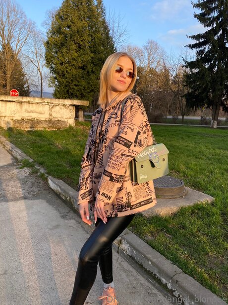 Angel Blondee best actress pics