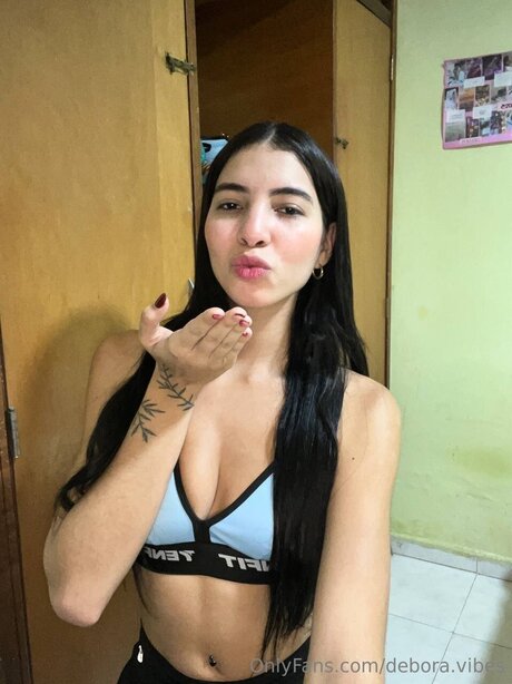 Debora Vibes model nice images