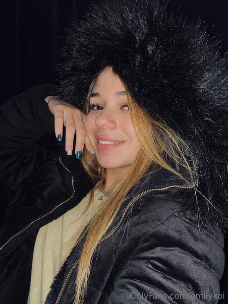 Emilykoi hot model image