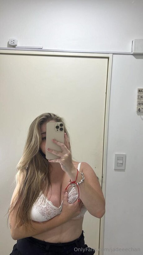 Jadeeechan model nude pics