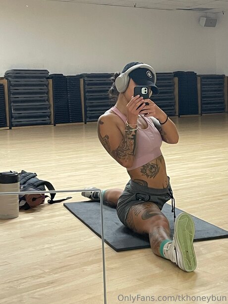 Tkhoneybun model sex galleries