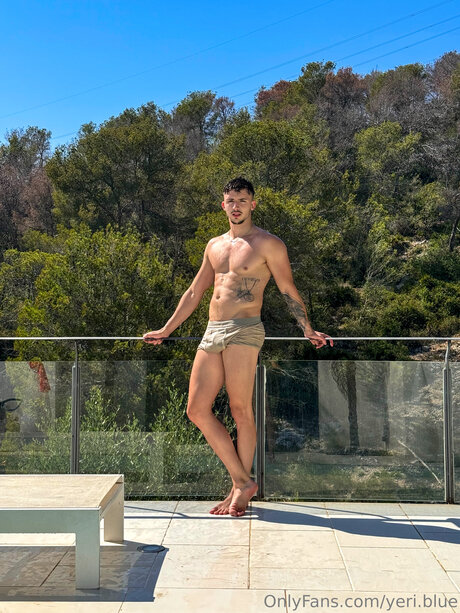 Yeribluexx model porn gallery