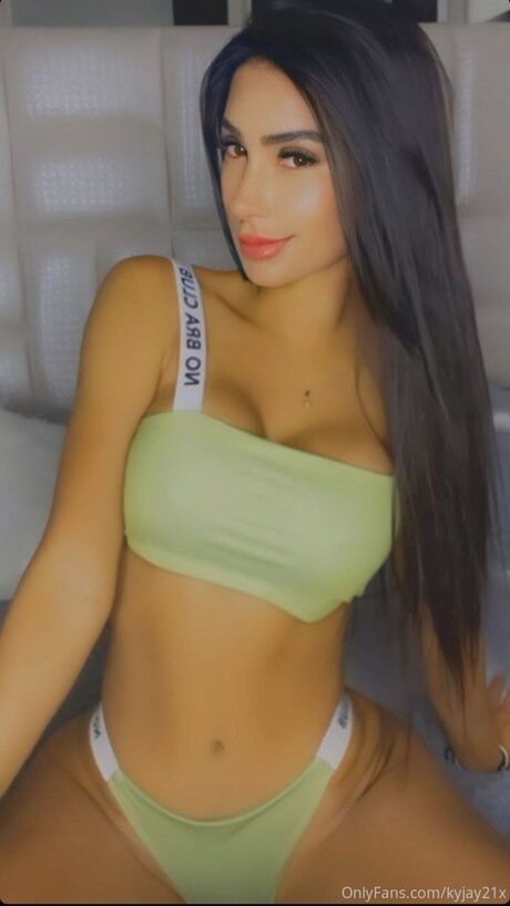 Kyjay21x erotic model images