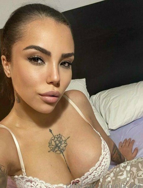 ameliereve7 model naked pics