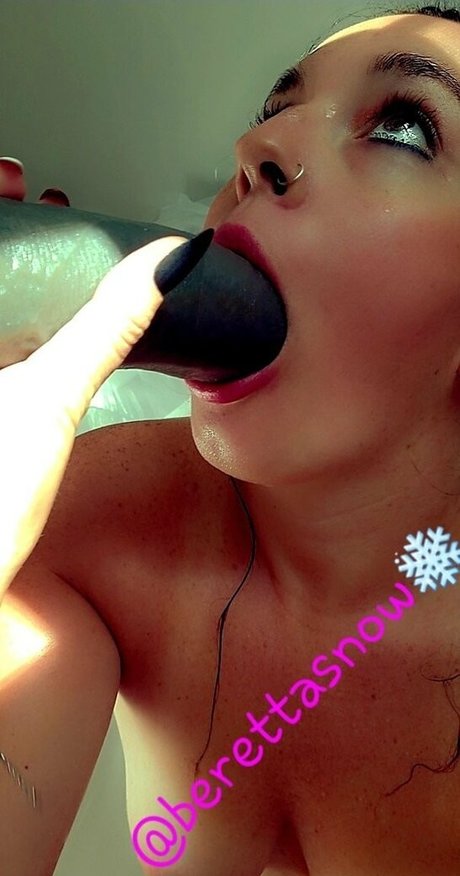 berettasnow perfect model photo