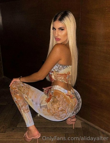 alidayalter hot model img