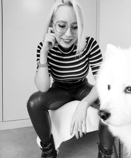 Methvespertine model hd photo